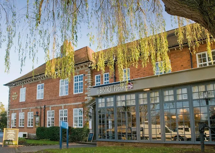 Swan\'S Nest Hotel