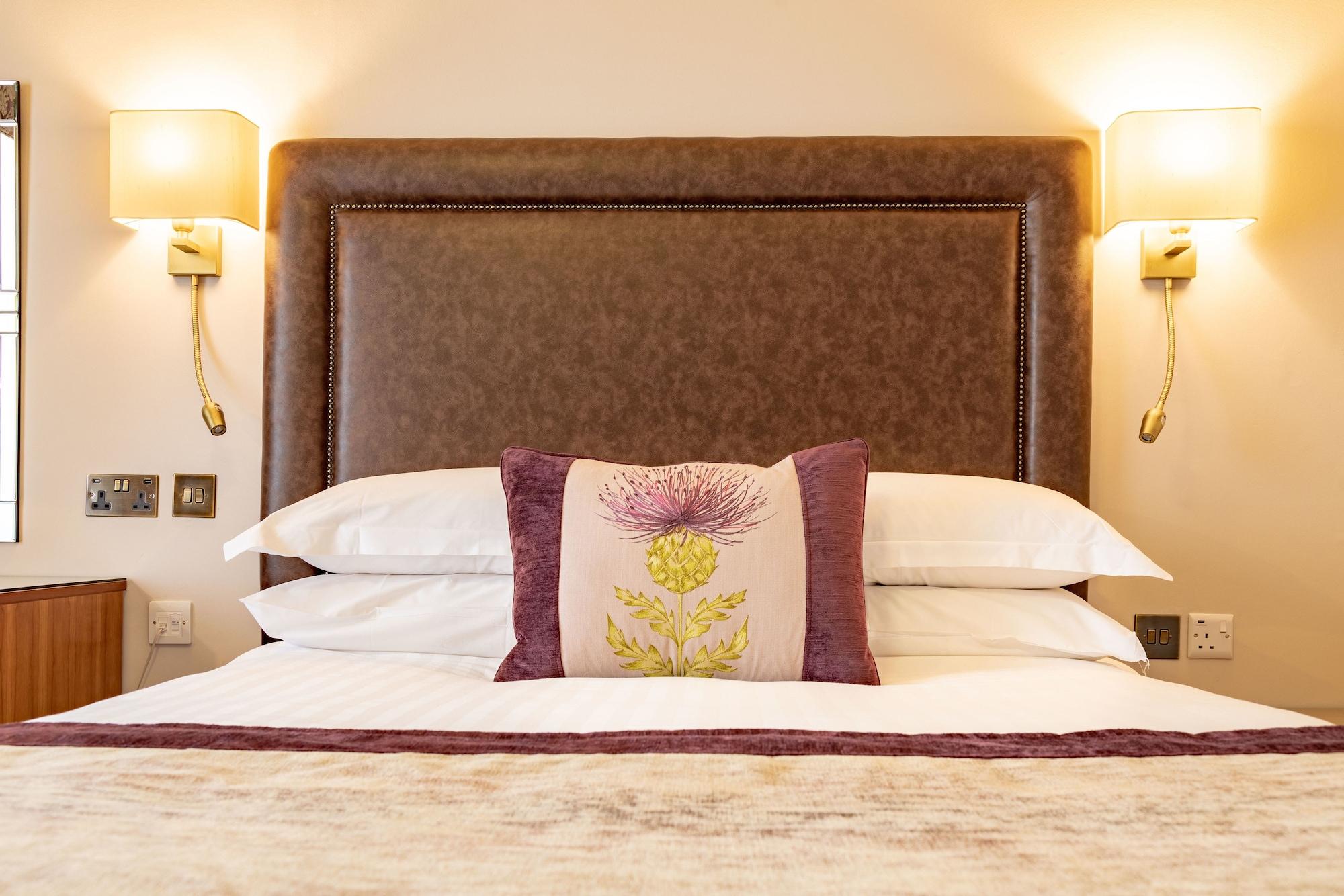 Swan's Nest 4*