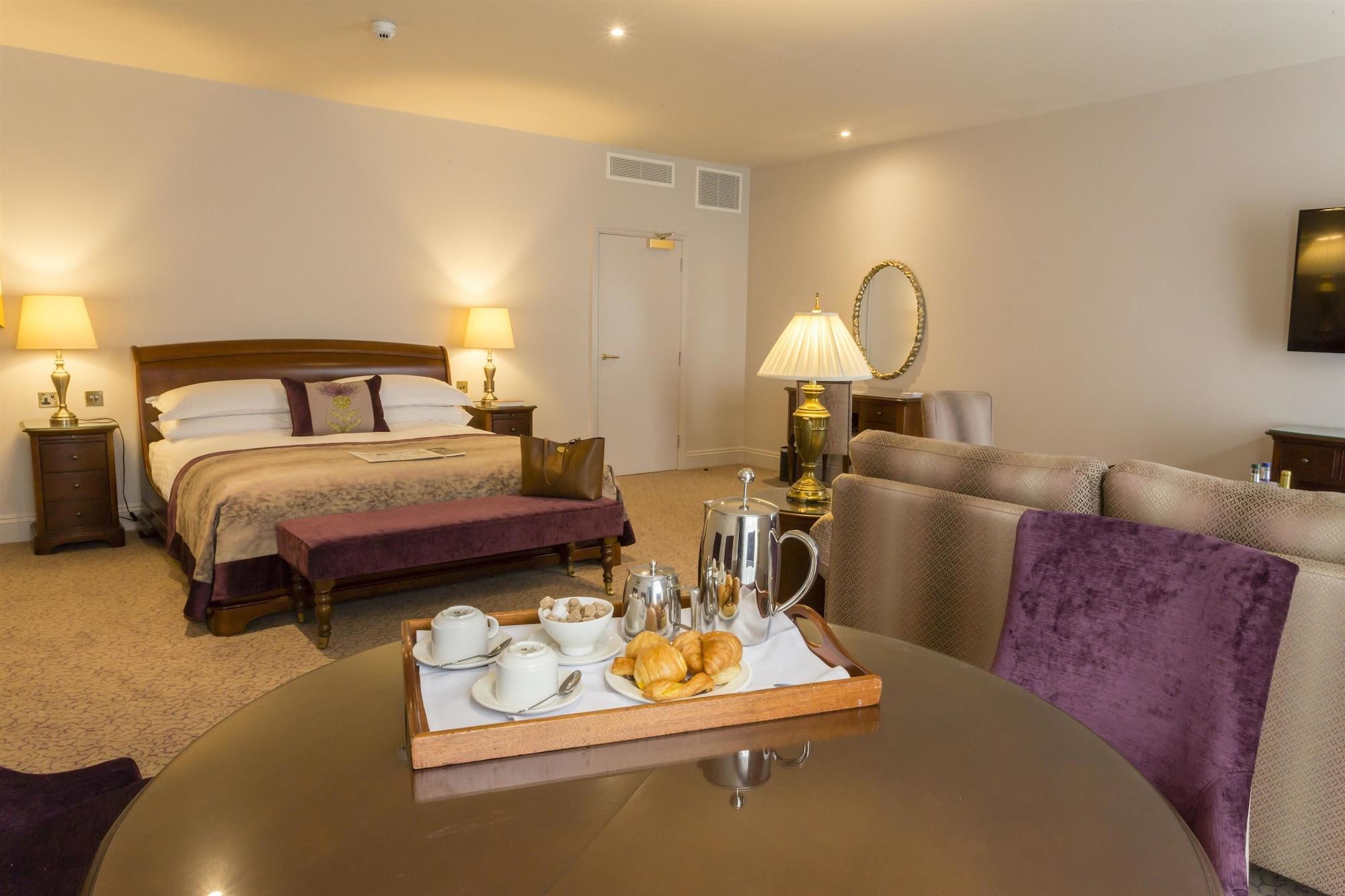 Swan's Nest 4*